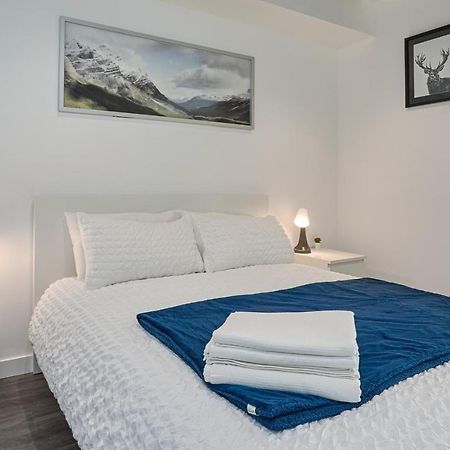 Morden Lovely 3Bedroom Apartment London Abbey Wood Dış mekan fotoğraf