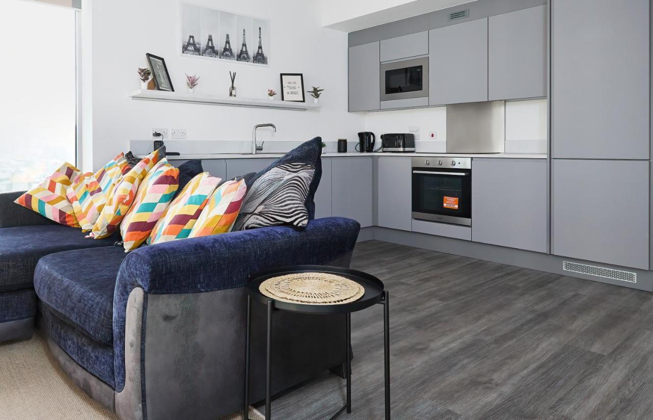 Morden Lovely 3Bedroom Apartment London Abbey Wood Dış mekan fotoğraf