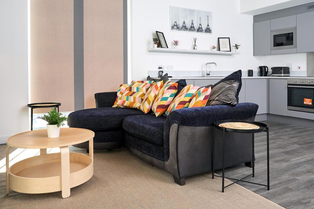 Morden Lovely 3Bedroom Apartment London Abbey Wood Dış mekan fotoğraf