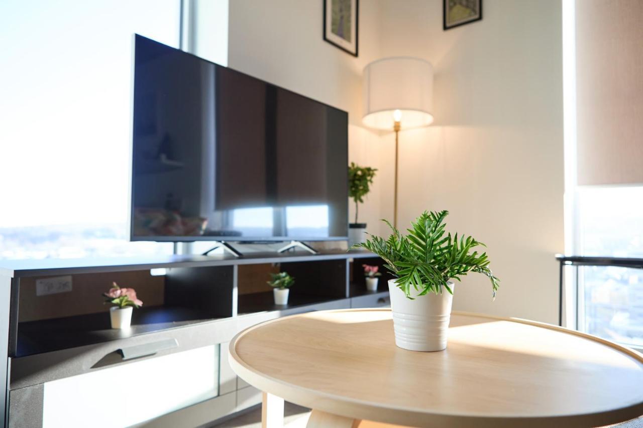 Morden Lovely 3Bedroom Apartment London Abbey Wood Dış mekan fotoğraf
