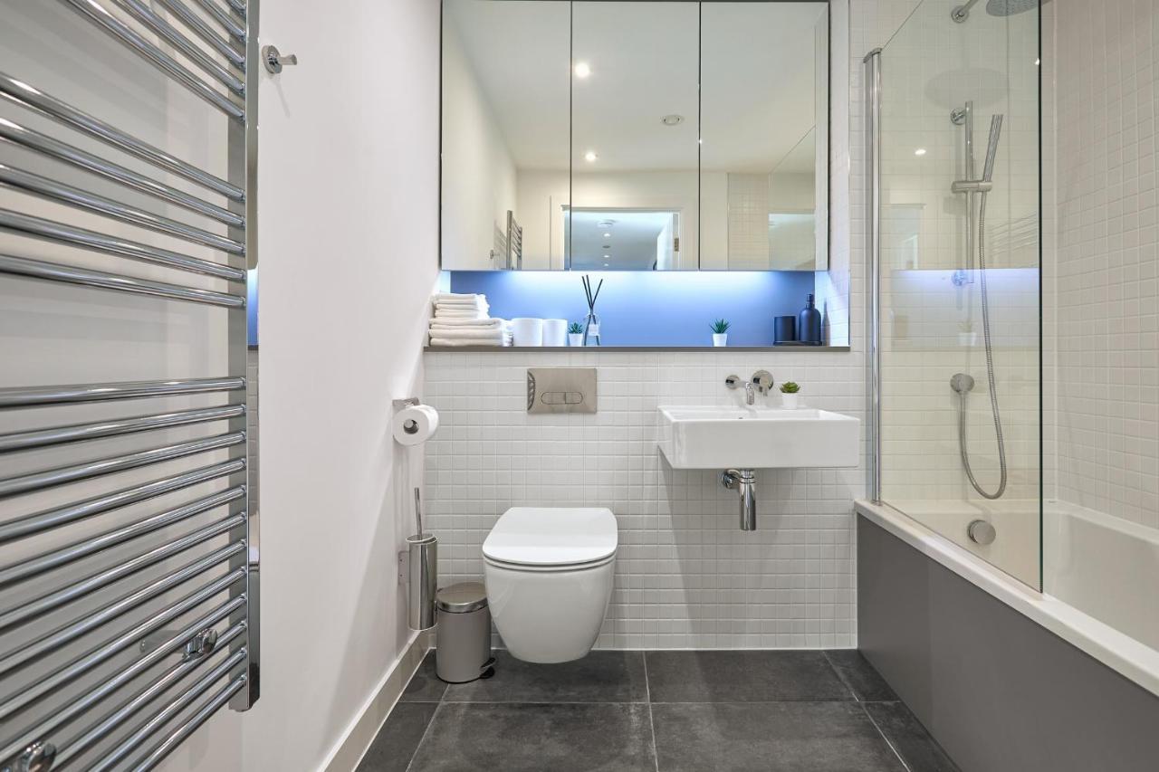 Morden Lovely 3Bedroom Apartment London Abbey Wood Dış mekan fotoğraf