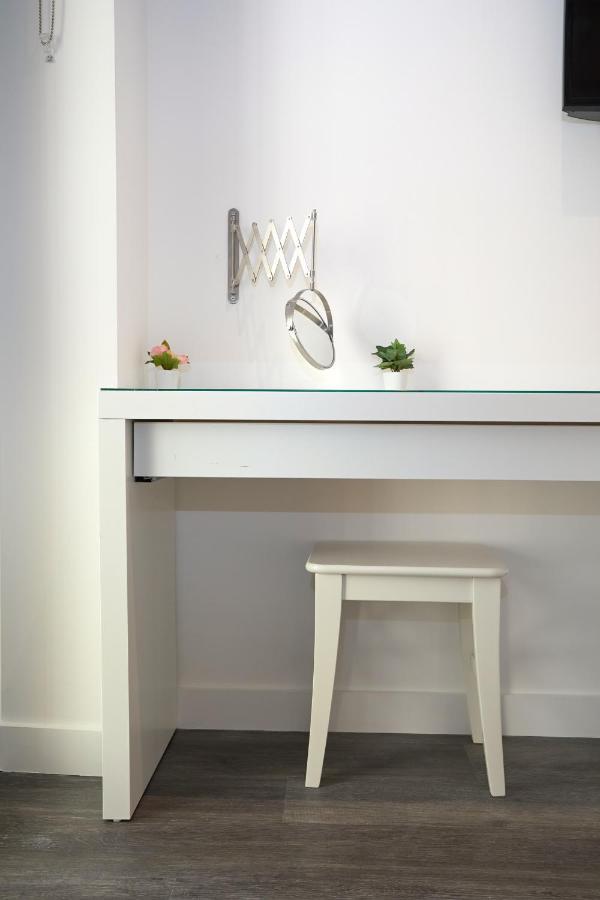 Morden Lovely 3Bedroom Apartment London Abbey Wood Dış mekan fotoğraf