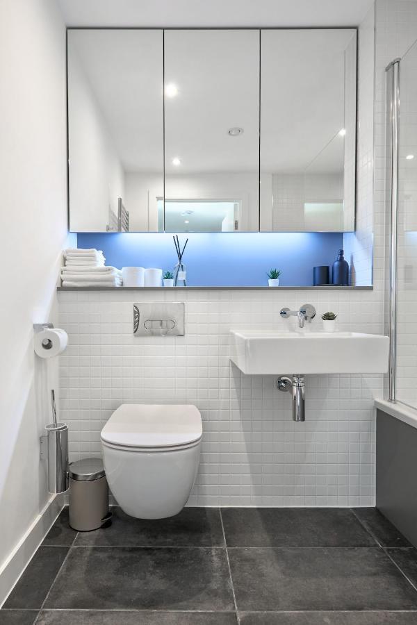 Morden Lovely 3Bedroom Apartment London Abbey Wood Dış mekan fotoğraf