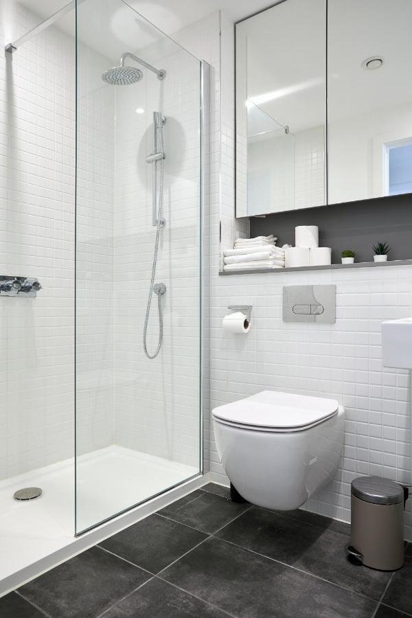Morden Lovely 3Bedroom Apartment London Abbey Wood Dış mekan fotoğraf